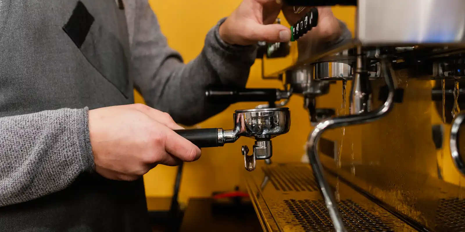 Endüstriyel Kahve Makinesi Sürekli Su Akıtıyor: Sebepleri