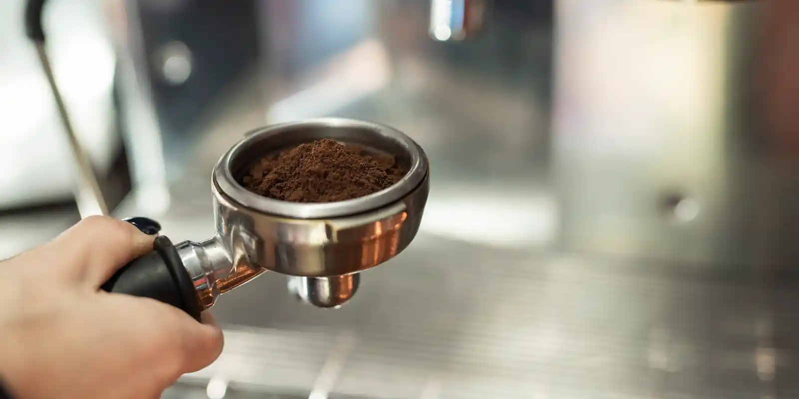 Kahve Yağları Kahve Makinesi İçinde Nasıl Birikir?